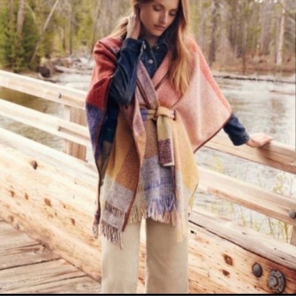 Nomad Morgan Carper Color Block Fringe Wool Cape Poncho Size Medium Large - Picture 2 of 15